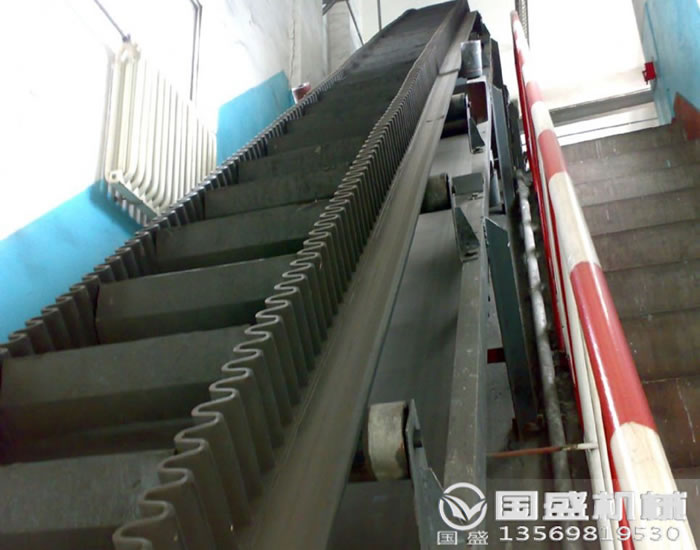 大傾角皮帶機(jī)